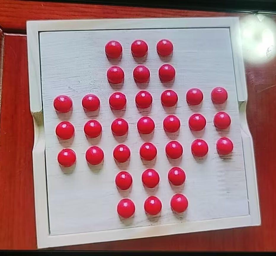 1Set Europa Brettspiel Einzelschach Peg Solitaire Diamant Unabhängig bewegen kognitive Fähigkeiten Spielzeug klassisches Lernspielzeug