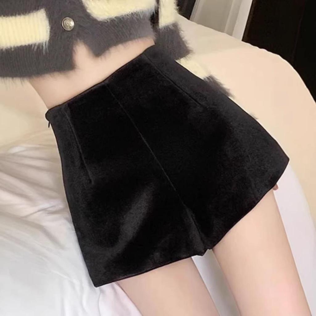 Women's Petite High-Waist Black Velvet Shorts - Autumn/Winter 2025 Collection
