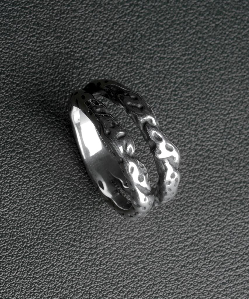 Button Seoul Distressed Rock Cross Ring