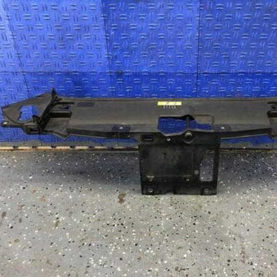 Mercedes-Benz W222 S350 Radiator Upper Crossmember Bracket