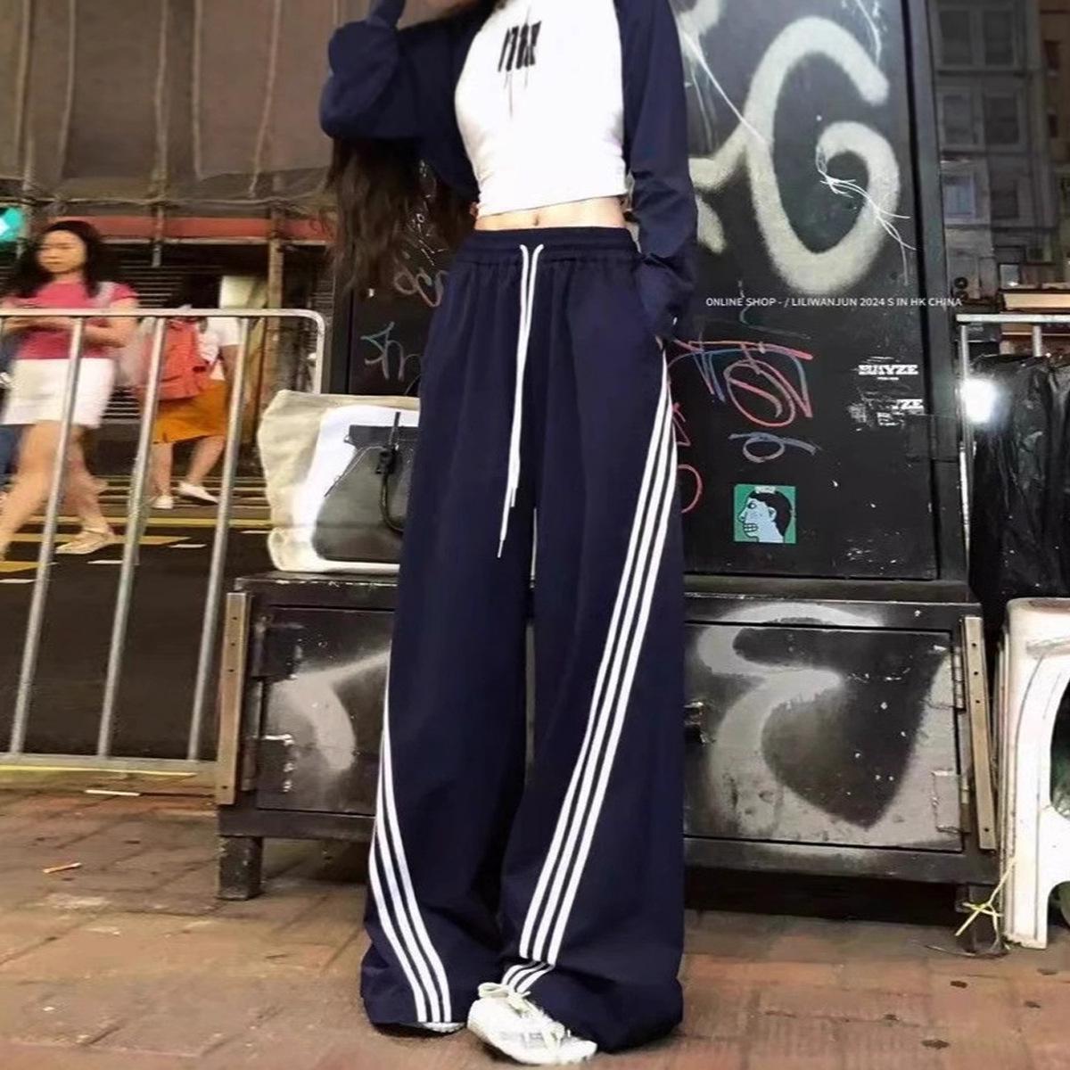 

High-Waist Women s College-Style Sweatpants - Wide-Leg, Three-Stripe, Slimming Casual Pants for Spring and Autumn L [115-130 lbs] сірий колір