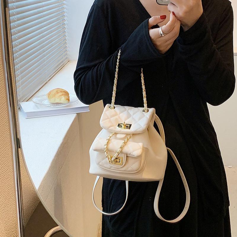 2023 New Fashion Diamond Grid Chain Lightweight Casual Large Capacity Backpack Lady Small Fragrance Style All-match Women's Small Backpack