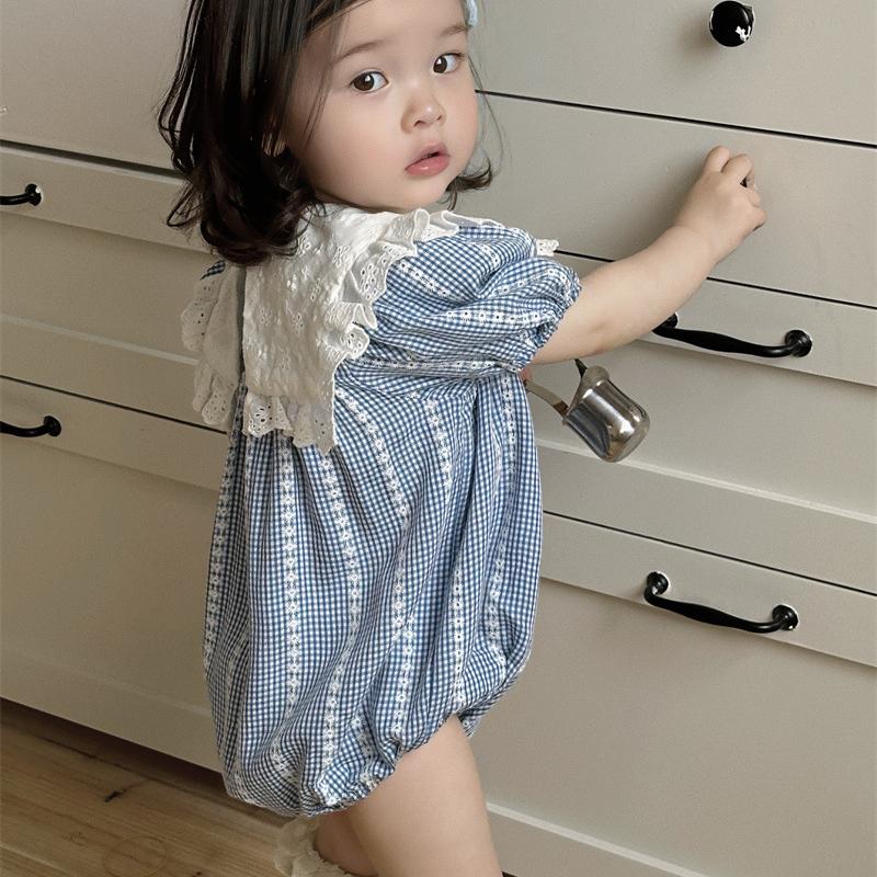 Sommer Dünn Neugeborene Mädchen Säugling Karomuster Spitze Revers Kurzarm Baumwolle Body Mädchen Baby Lässig Komfort Locker Strampler