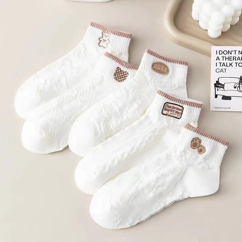 3 Pairs Women s Bear Short Socks - Autumn & Winter, Breathable, Sweat-Absorbent, Fashionable Low-Cut Design Random 3-Pair Pack