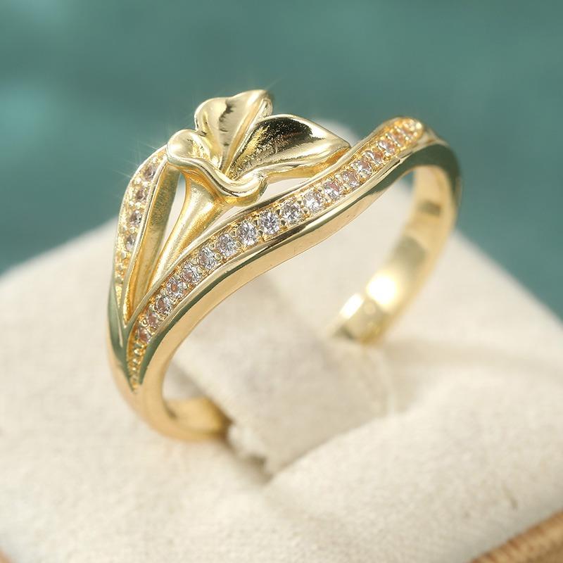 Gorgeous Inlaid White CZ Flower Women's Ring Minimalist Gold Color Hand Carving Daily Wear Party Jewelry Anniversary Gift
