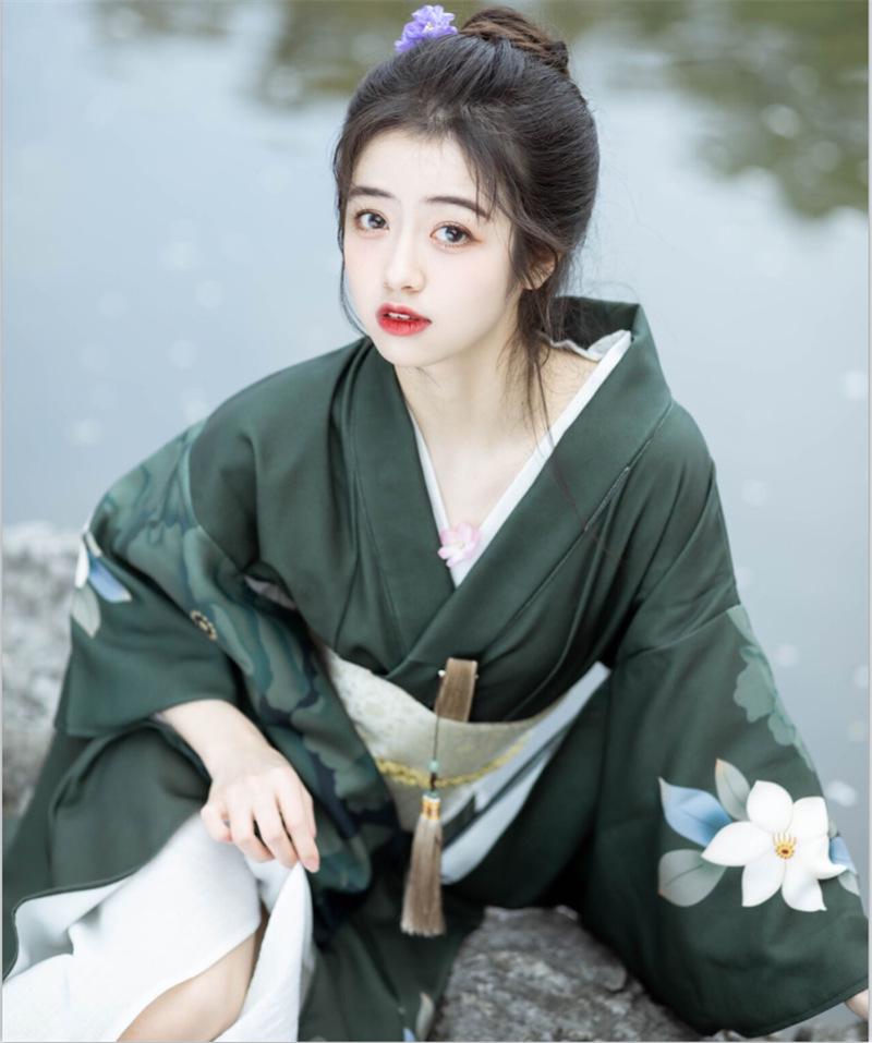 Japanese Furisode Kimono: Women's Traditional Formal Wear for Photography