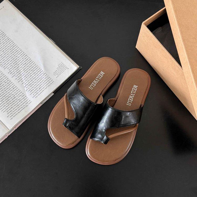 Thick-soled toe slippers for women's outer wear summer 2025 new versatile one-pedal beach shoes with skirts going out sandals