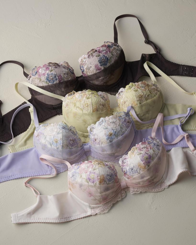 Bra Fits the Chest and Lasts Creates a Beautiful Keeps Cleavage Even When Smoothing Armpits To BRB420 OV C70 [Wacoal] [Ribbon Bra, Long] Cleavage,