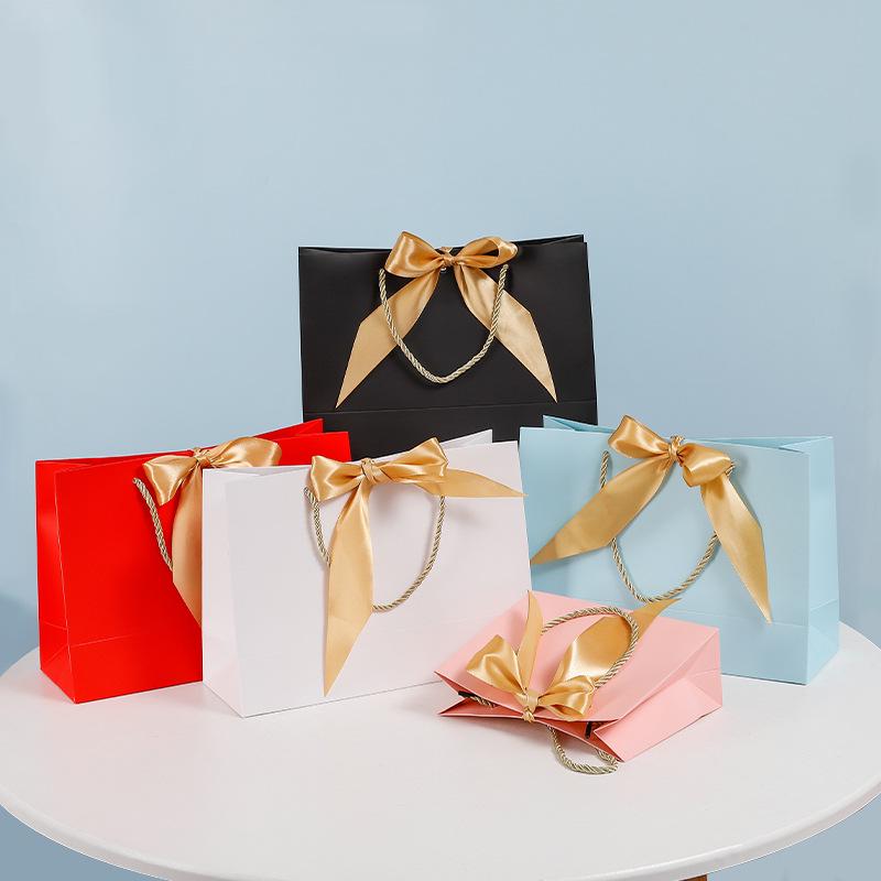 Aanpasbare Cadeautas met Strik voor Kleding, Cosmetica en Winkelen – Tote Bag Stijl met Optie voor Logo Bedrukking