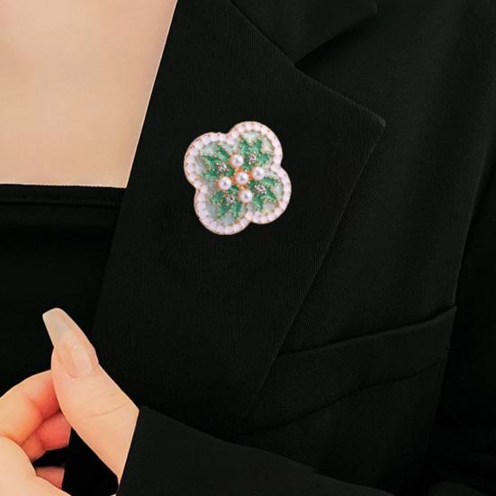 Women Brooch Imitation Pearls Enamel Glaze Flower Shape Shawl Pin Lapel Neckline Clip Anti-Exposure Buckle