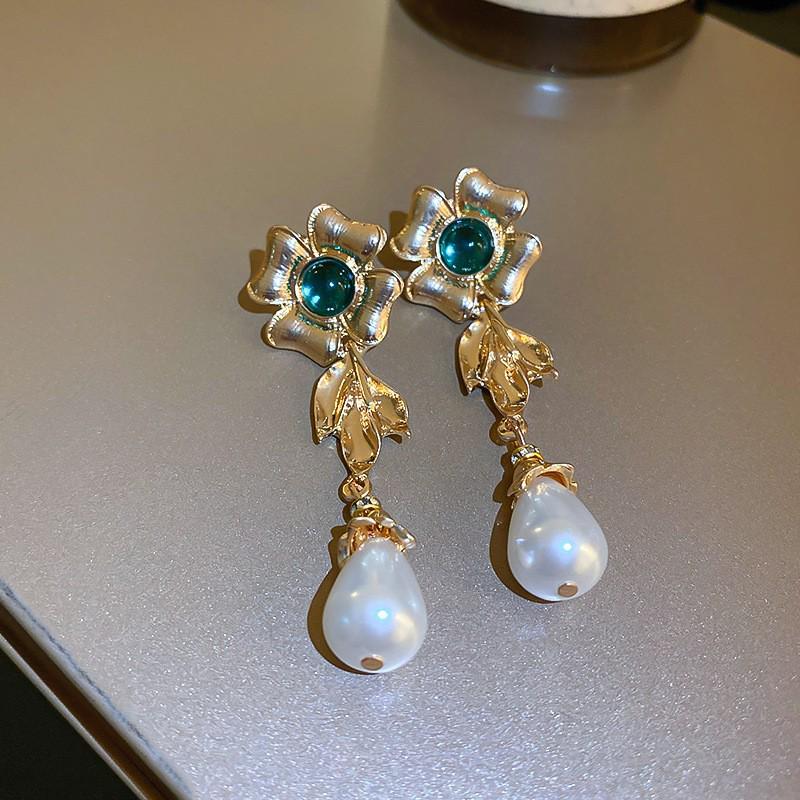 Vintage Silver Pearl Stud Earrings - Elegant Light Luxury Court Style