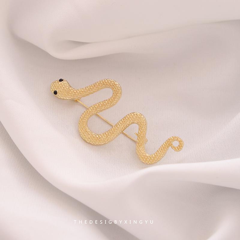 Broche Elegante de Pérola Dourada e Espiga de Trigo: Acessório Versátil e de Alta Qualidade para Mulheres