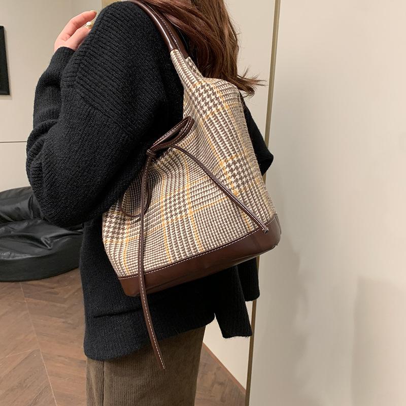 Trend Plaid Casual Contrasting Colors Fashionable Retro Shoulder Bag 2025 Autumn and Winter New High-end Underarm Women's Bag