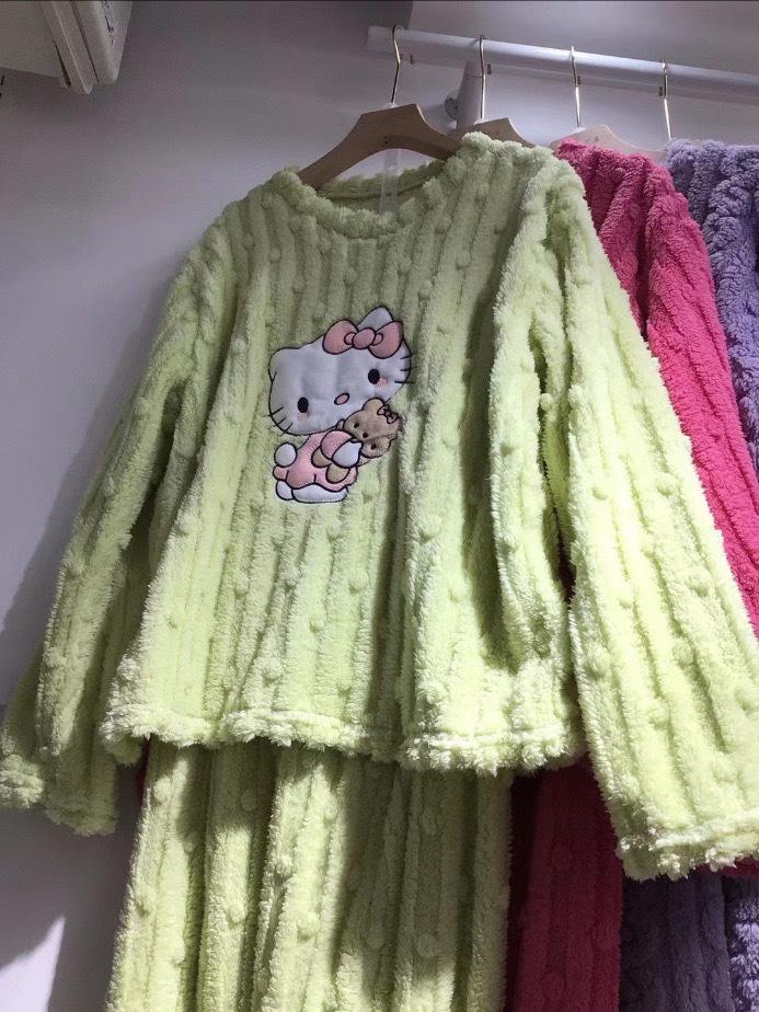 

Cartoon Cat Coral Fleece Women s Winter 2025 Pajamas - Thickened Velvet Warm Long Sleeve Set One Size (Recommended 40-70 kg) светло-зеленый