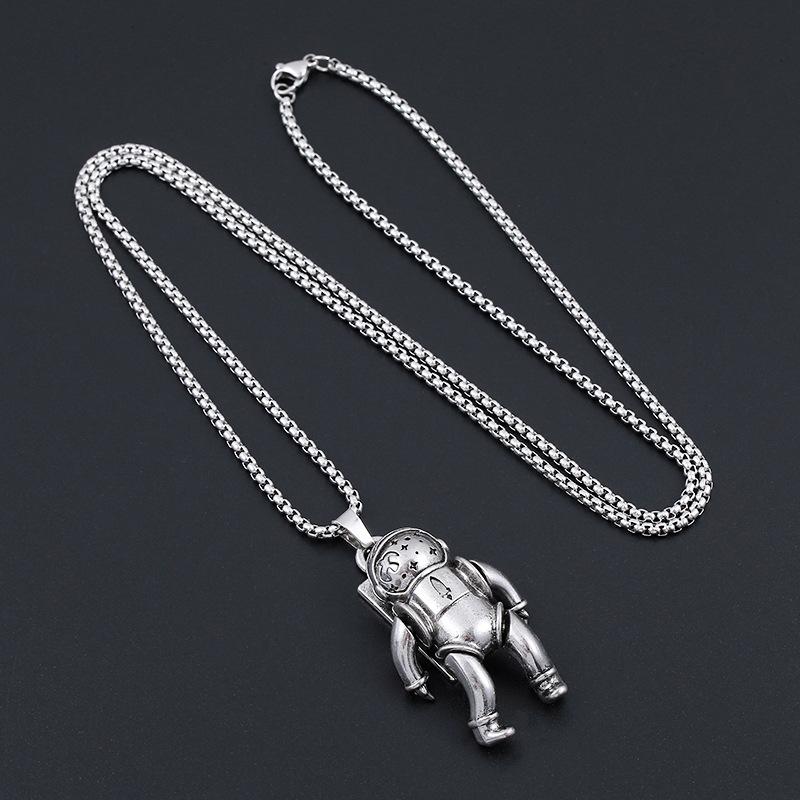 Astronaut Necklace for Men, Portable Astronaut Pendant, Versatile Accessory for Women
