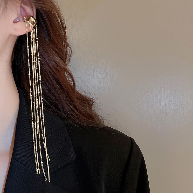 Unregelmäßige metallische C-förmige Clip-Ohrringe für Damen Lange Kette Quaste Ohrknochen-Clips Cooler Statement Punk Nicht durchbohrte Ohr-Manschette D