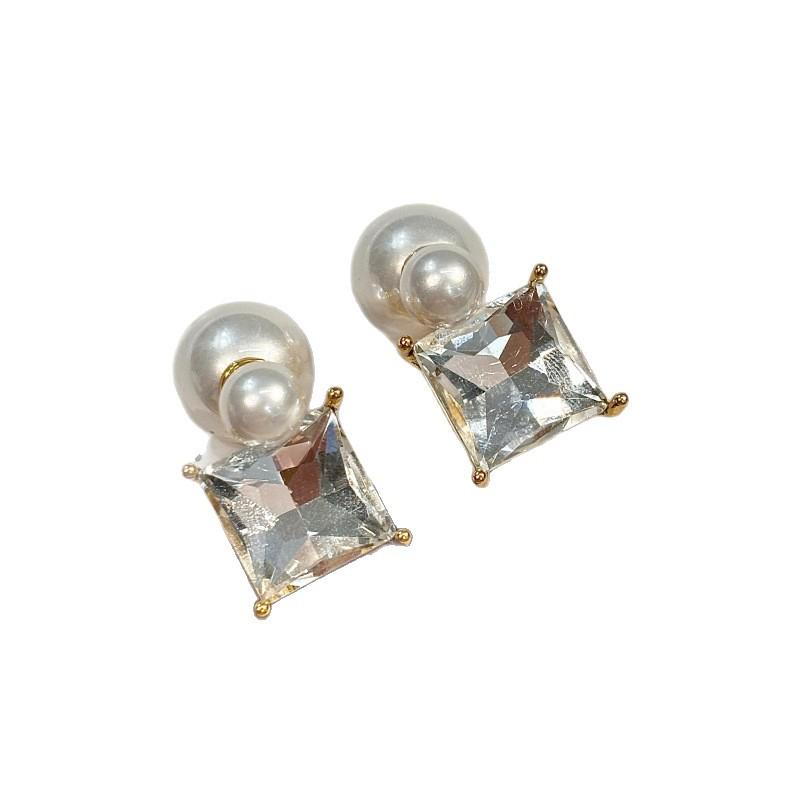 Square Zirconia Pearl Earrings for Women. Light Luxury, High-end, Elegant Style, Large Earrings. A Retro Style, Suitable for Wearing Twice.