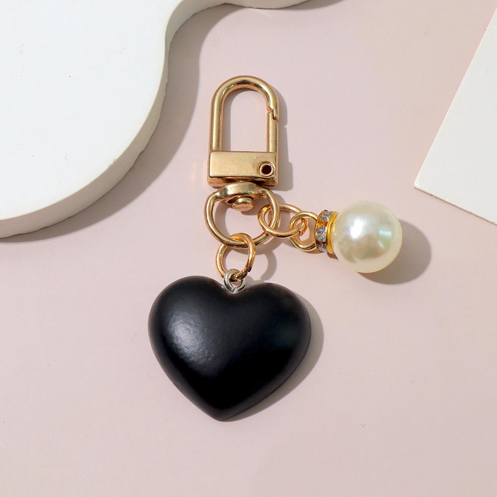 Resin Heart Keychain Black White Car Key Ring with Pearl Car Keychain Bag Ornaments for Couples Jewelry Gift Accessories