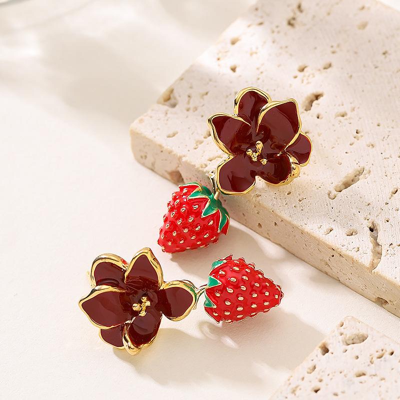 Korean Version of Fashionable Sweet Pastoral Enamel Drip Glaze Flower Strawberry Earrings Light Luxury Simple High-end Earrings