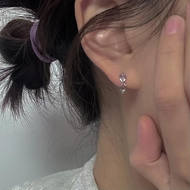 Circulation Unlimited Love Earrings Personalized Creative Style Plain Ring Mobius Ear Bone Buckle Hollow 8 Character Infinite Ear Buckle