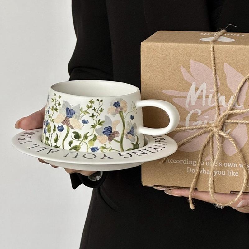 

Hand Drawn Lily Blossom Ceramic Coffee Cup and Plate Set Default item матовий колір білий