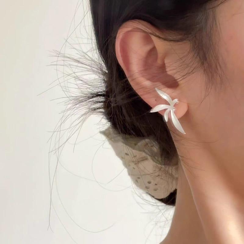 New Vintage Niche Earless Incense Holder with Iris Flower-shaped Earrings - A New Chinese-style Matte Metallic Petal-shaped Stud Earring