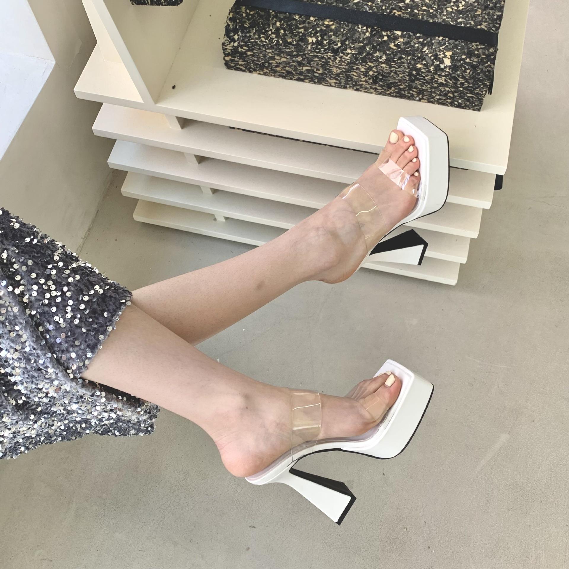 

Летние новые крутые тапочки водонепроницаемые стол высокий каблук подиум ночной клуб толстый каблук сандалии женщины 41