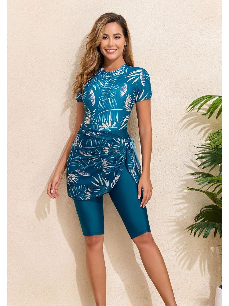 Bikini a tre pezzi alla moda con stampa a foglie, cerniera, gonna annodata e pantaloncini per la spiaggia estiva