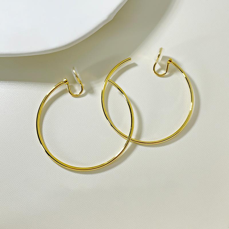 Korean version of round plain ring earrings Internet celebrities with the same simple mosquito coil disc without ear clips versatile atmospheric