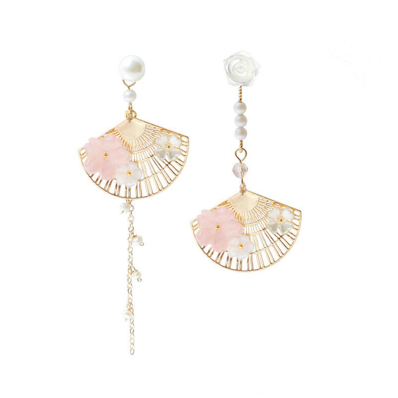 Chinese Style Hollow Fan Pendant Earrings For Women Asymmetrical Vintage Fan-shaped Shell Flower Pearl Earrings Jewelry Gifts