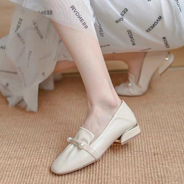 Single shoes female versatile soft leather 2025 autumn Internet celebrity late evening breeze gentle temperament fairy commuter middle heel s