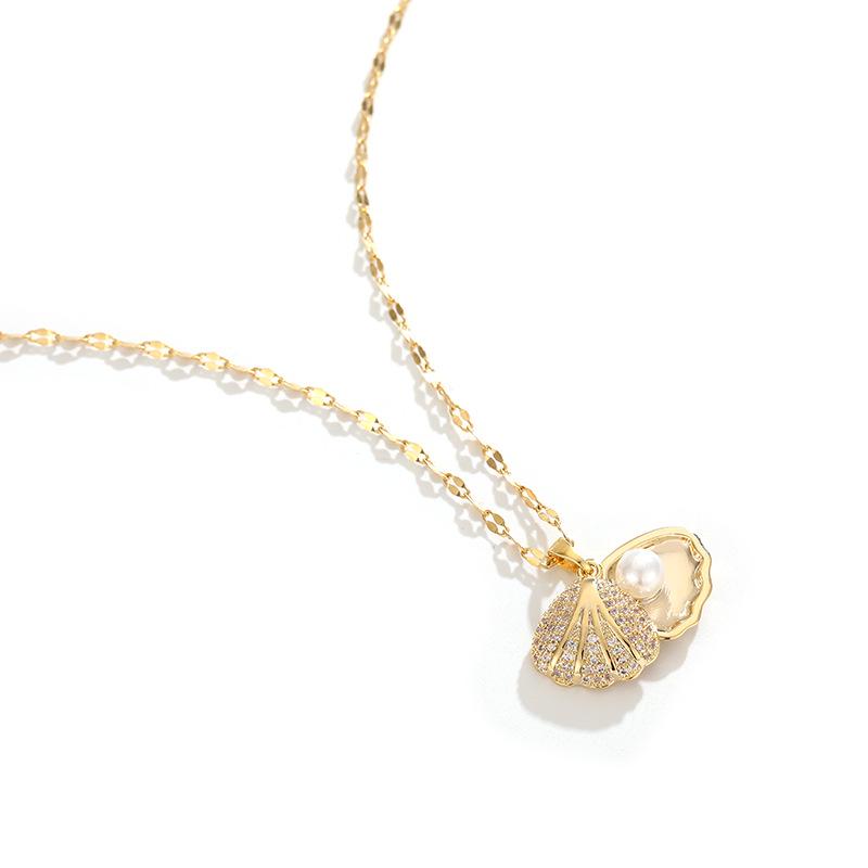 Luxury Scallop Pearl Necklace: Women's Versatile Clavicle Chain Pendant