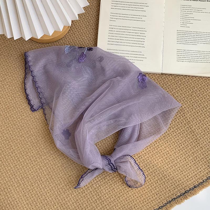 Korean Version Embroidered Magnetic Buckle Small Silk Scarf Women'S Spring And Autumn Senior Sense Foreign Style Triangle Scarf Neck Protection Mother