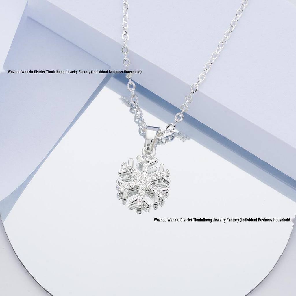 Halskette mit Schneeflocken-Anhänger: Elegantes, Cooles Design mit galvanisierten Diamantakzenten für Herbst und Winter.