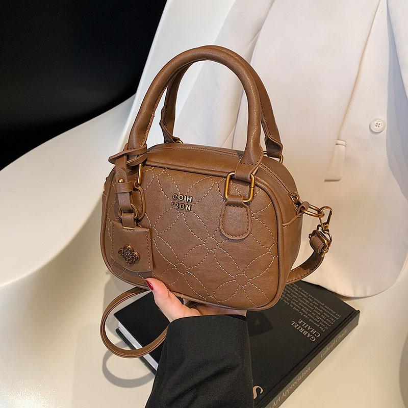 Retro High-end Hand Carry Small Square Bag Women's New Fashion Versatile Shoulder Bag Commuter Messenger Bag