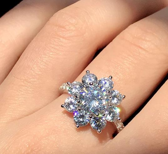 Copper-Plated Platinum Copper-Inlaid Zircon Necklace Temperament Snowflake Collarbone Chain Versatile Snowflake Stud Earrings 2-Piece Jewelry