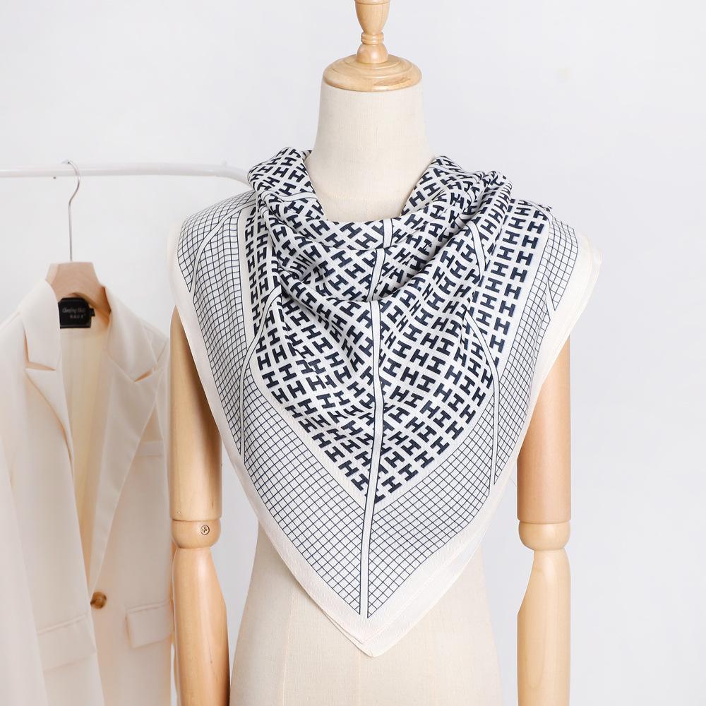 Wiosenno-letni satynowy długi szalik dla kobiet, szal z filtrem przeciwsłonecznym, modna scena piękna, satynowy długi szalik, uniwersalny szalik podróżny