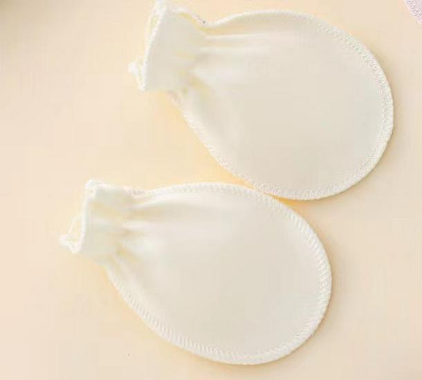 Kratzfeste Handschuhe für Kleinkinder aus gekämmter Baumwolle: Atmungsaktiver, warmer Ganzjahresschutz für Neugeborene