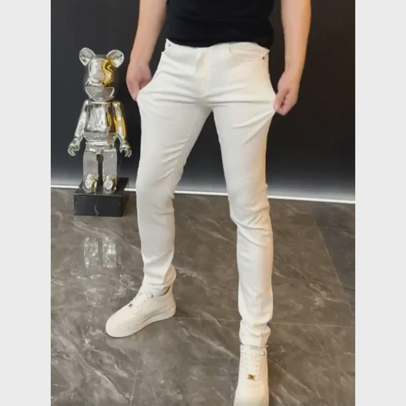 2024 Summer Men's White Slim Fit Jeans - European Style, Simple, Fashionable, All-Match Casual.