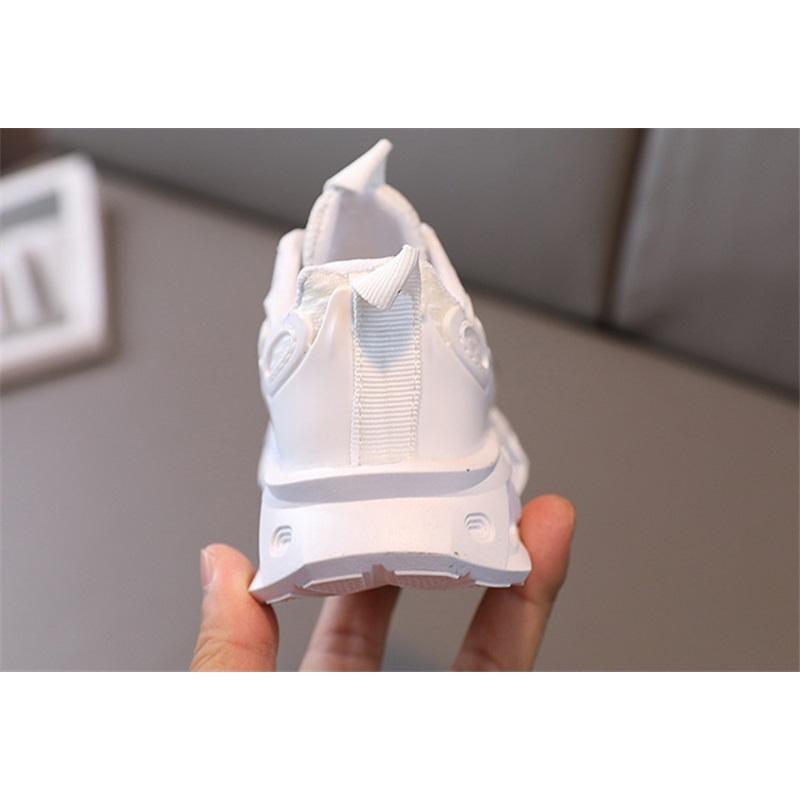 Kids' LED Light Up Sneakers Boys & Girls Breathable Mesh LED Flashing Chunky Shoes Lightweight Non-Slip Casual Trainers