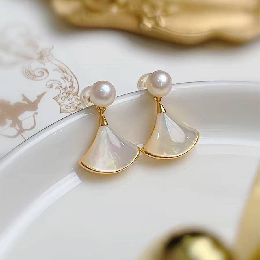 Dress Seiko Natural Freshwater Pearl Stud Earrings Mother Shell Skirt Earrings Earrings Premium Texture Silver Needle Earrings Silver needle