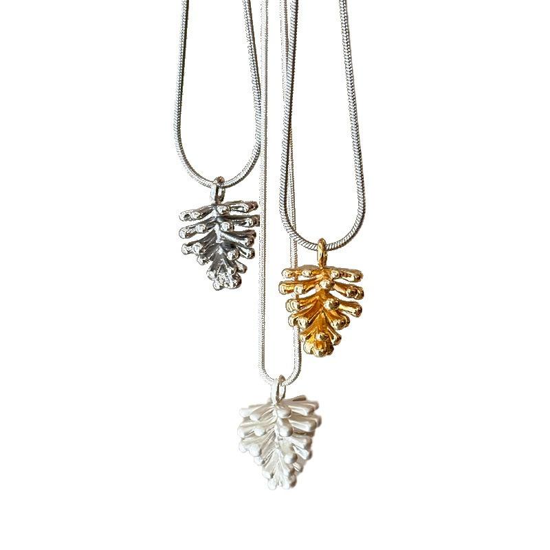 Pinecone Long Necklace Women's Luxury Minimalist Sophisticated Sweater Chain Winter Cool Style Accessory