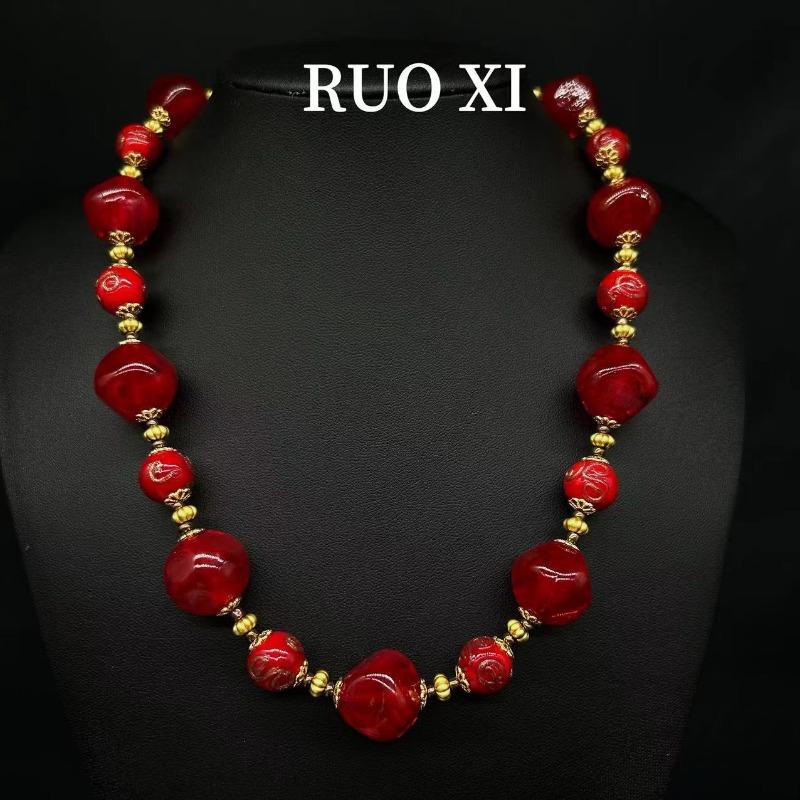 

Meier Used vintage retro palace style southern red threaded glass ancient necklace earrings