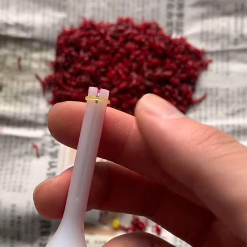 Szybki Zestaw do Wiązania Haczyków na Ochotkę: Plastikowy Klips i Narzędzie do Żywych Przynęt