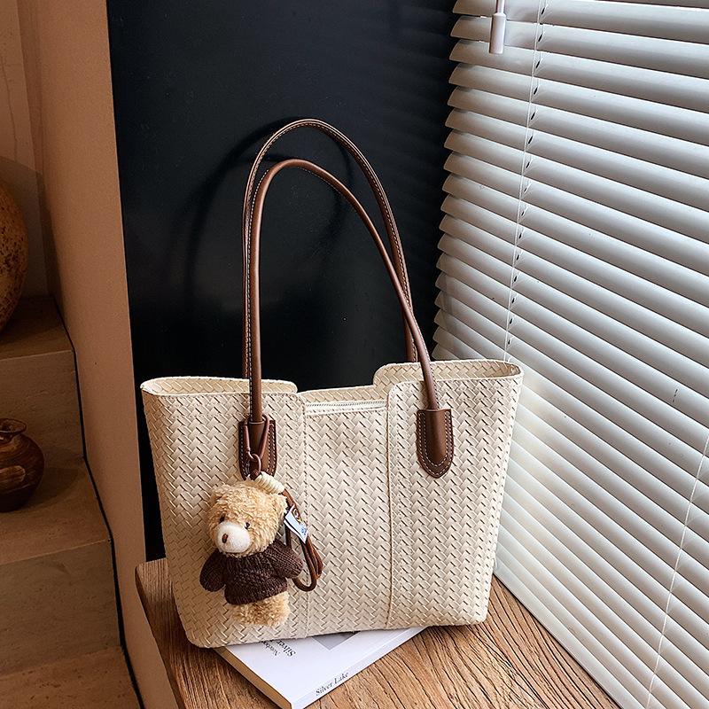 

Simple commuter large-capacity bag women s 2025 new autumn and winter college students take classes tote large bag fashionable shoulder bag no pendant