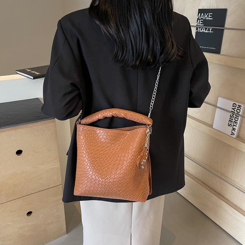 2025 New Plaid Handbag Large Capacity Shoulder Tote Armpit Bag Casual Simple Texture Bucket Bag