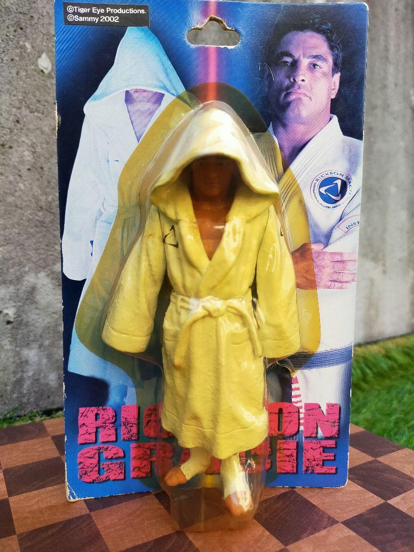 

[Б/У] Риксон Грейси Белый Халат Костюм Фигурка Профессионального Рестлинга