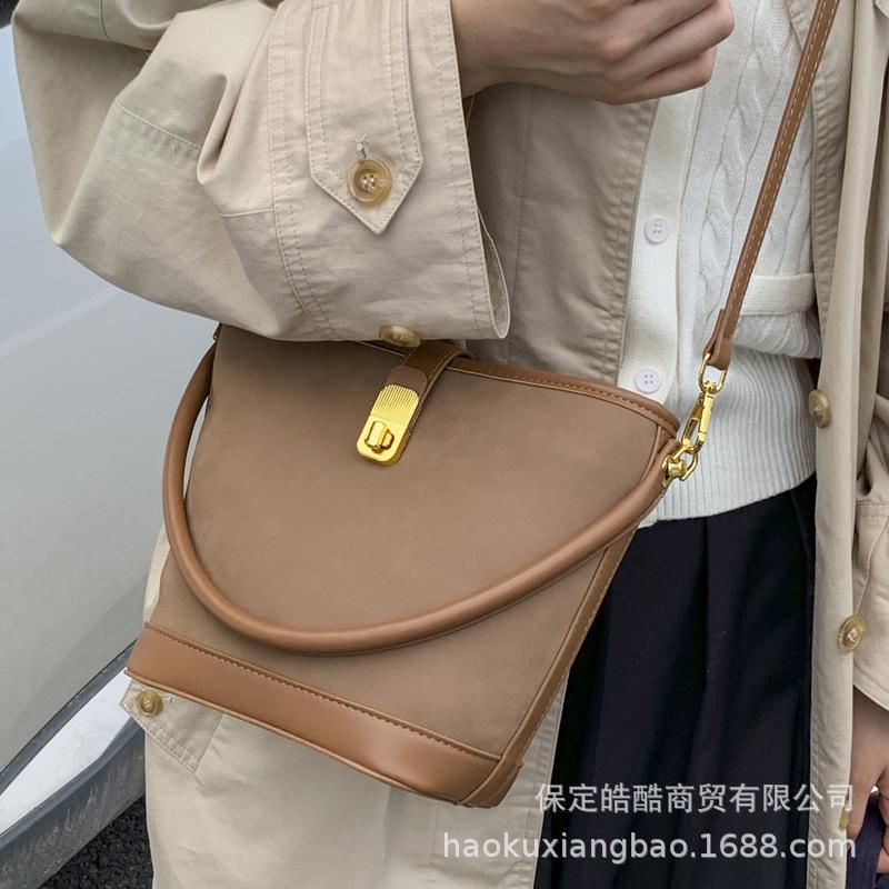 Premium Retro Handbag Bag Women's 2025 New Fashion Versatile Shoulder Bag Niche Super Fire Messenger Bag