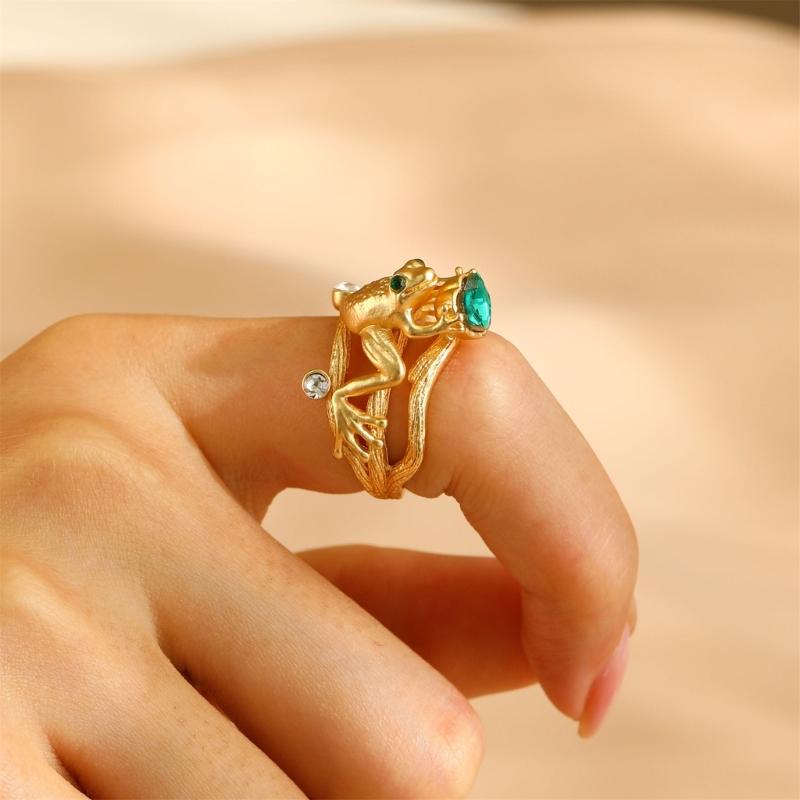 Emerald Green Heart Frogs Hug Ring Stylish Animal Finger Ring Unique Vintage Fashion Statement Jewelry for Women