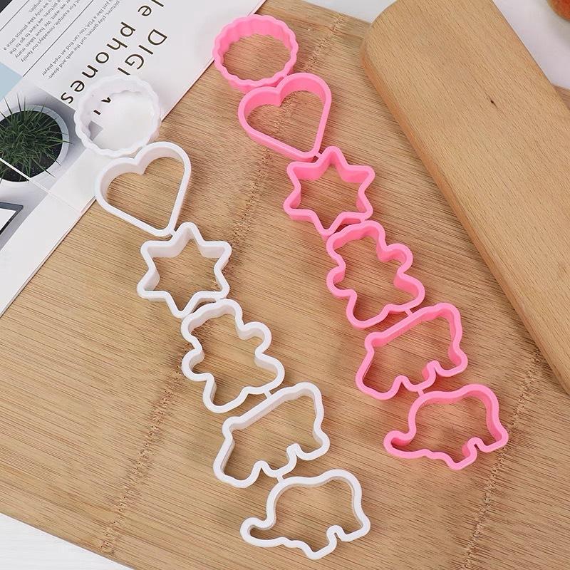

12Pcs Cake Baking Tools Biscuits Cut PP Plastic Heart Shaped Animals Dimensional Cookie Cut Set